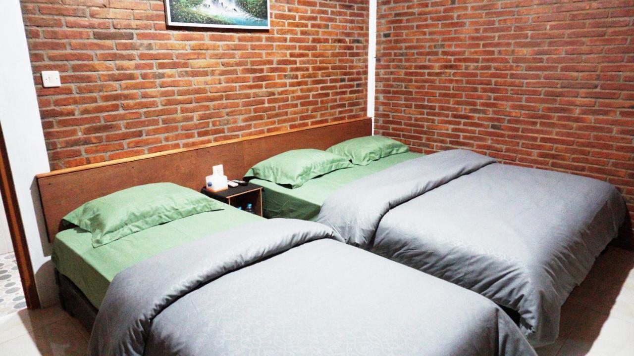 Berkah Homestay Magelang Exterior photo