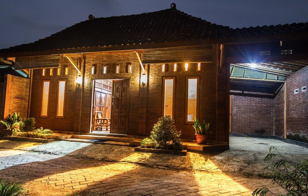 Berkah Homestay Magelang Exterior photo